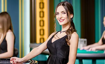 Người chơi trải nghiệm game bài nohu09 trên di động